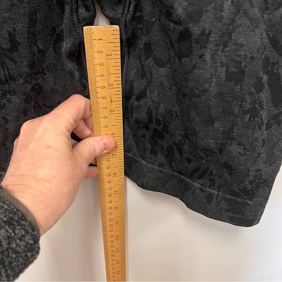 Gymshark Adapt scrunch bootie lifting biker shorts, 6” inseam, size estimated XS - Picture 13 of 16